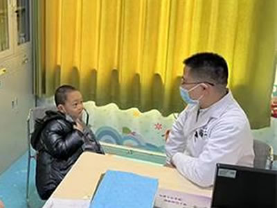 河南省婦幼專家義診活動走進臥龍區(qū)婦幼保健院